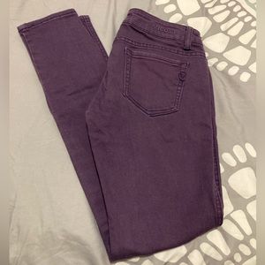 Vigoss Women’s purple skinny jeans.